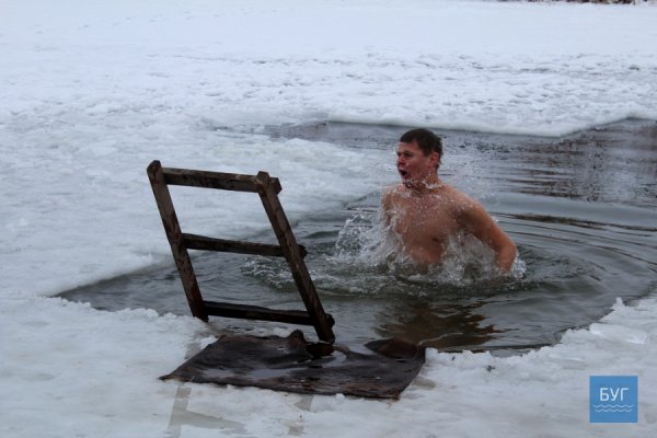 Крижана купіль: як пірнали на Водохреще у Поромівській громаді