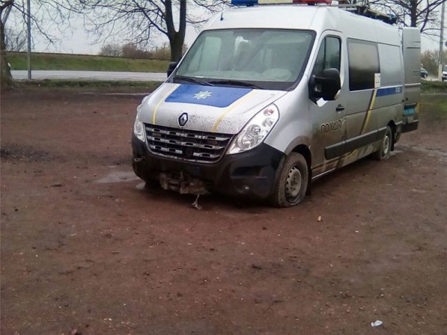 На Волині в аварію втрапив поліцейський бус, – ЗМІ. ФОТО. ВІДЕО