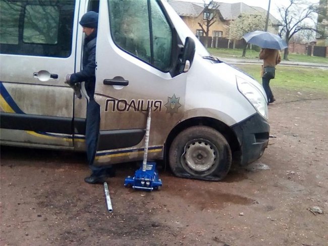 На Волині в аварію втрапив поліцейський бус, – ЗМІ. ФОТО. ВІДЕО