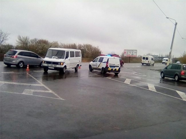 На Волині в аварію втрапив поліцейський бус, – ЗМІ. ФОТО. ВІДЕО