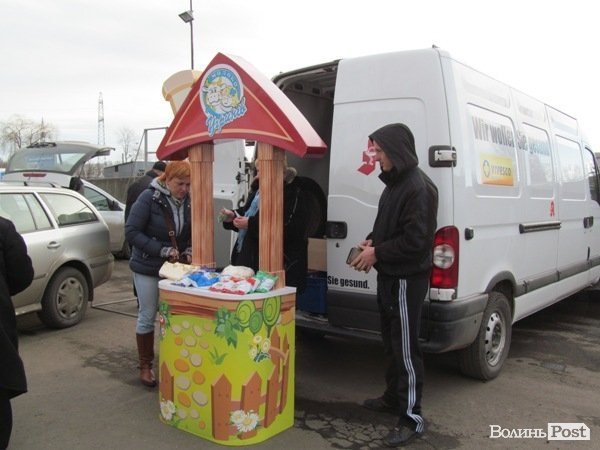 У Луцьку фірма замість новорічного корпоративу збирає гроші на АТО. ФОТО 