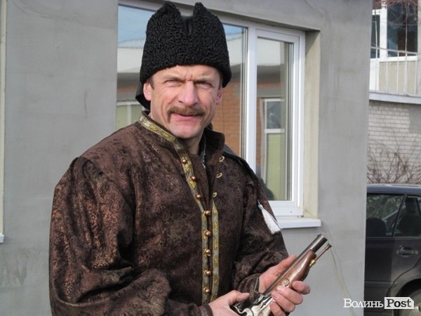 У Луцьку фірма замість новорічного корпоративу збирає гроші на АТО. ФОТО 