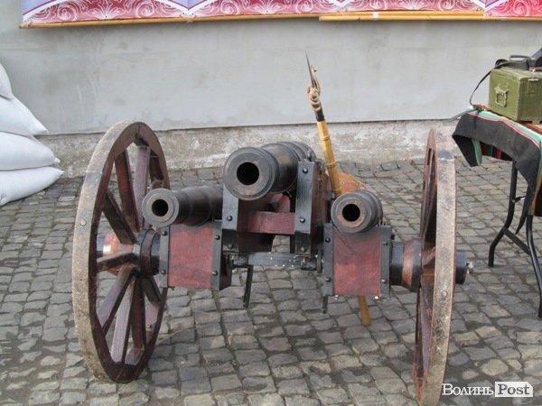 У Луцьку фірма замість новорічного корпоративу збирає гроші на АТО. ФОТО 