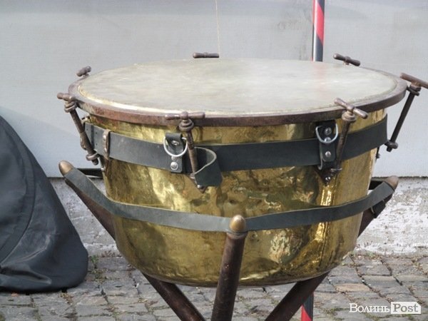 У Луцьку фірма замість новорічного корпоративу збирає гроші на АТО. ФОТО 