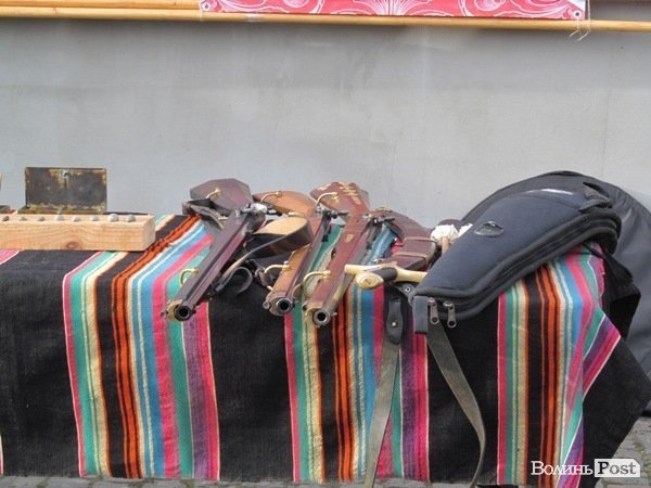 У Луцьку фірма замість новорічного корпоративу збирає гроші на АТО. ФОТО 