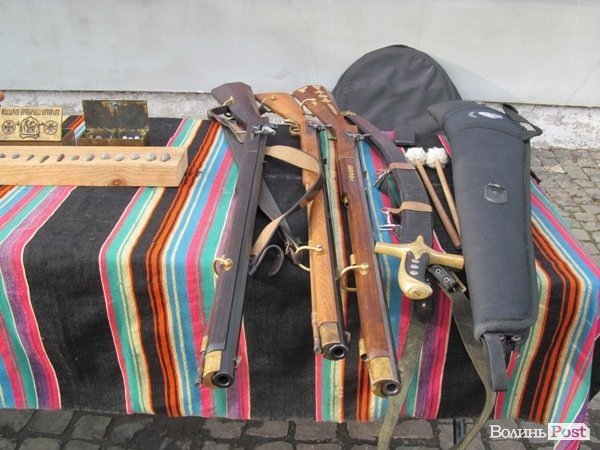 У Луцьку фірма замість новорічного корпоративу збирає гроші на АТО. ФОТО 