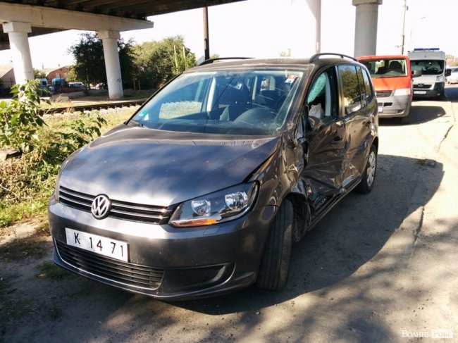 У Луцьку вантажівка влупилась у Volkswagen, є потерпілі