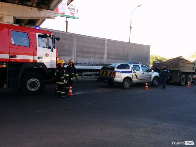 У Луцьку вантажівка влупилась у Volkswagen, є потерпілі