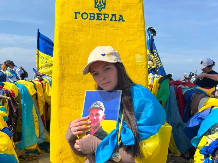 Волинянка зійшла на Говерлу в пам'ять про загиблого на війні чоловіка. ФОТО