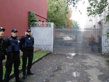 Юрист прокоментував проникнення працівниці «Аверсу» в двір СБУ