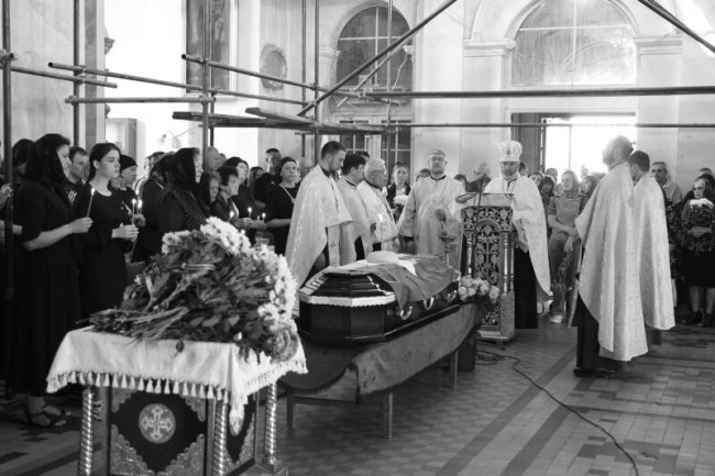 Лучани віддали останню шану полеглому на війні земляку