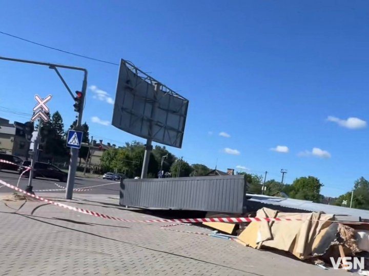 У Луцьку на Набережній знесли магазин будівельних товарів: що відомо