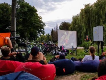 Поліція відкрила «кримінал» через крадіжку крісел-мішків з «Луцької Венеції»