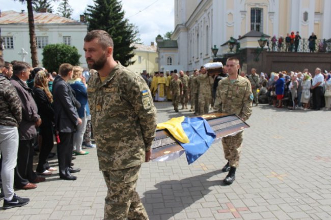 У Луцьку попрощалися із Героєм Андрієм Волосом. ФОТО