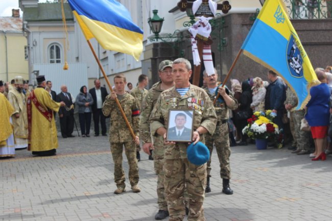 У Луцьку попрощалися із Героєм Андрієм Волосом. ФОТО