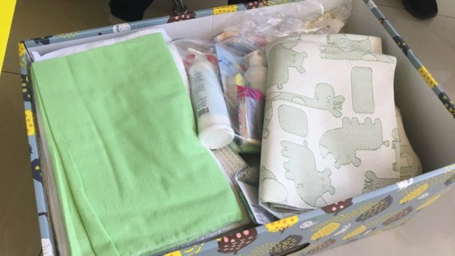 На Волинь привезли понад 200 бебі-боксів. ВІДЕО