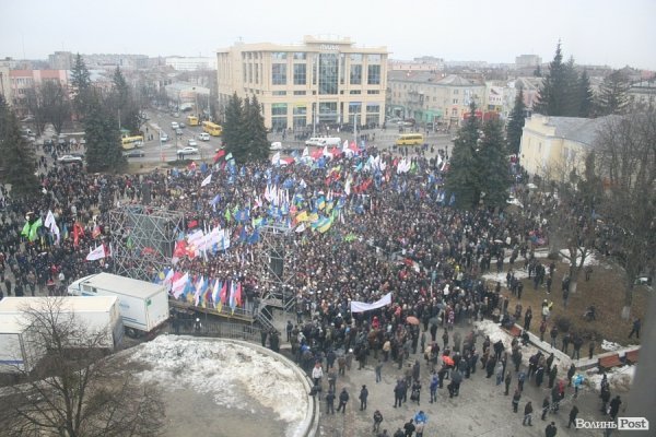 «Вставай, Україно» у Луцьку: обличчя протесту. ФОТО