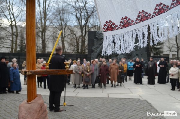 У Луцьку назви спалених сіл Холмщини викарбують у камінні