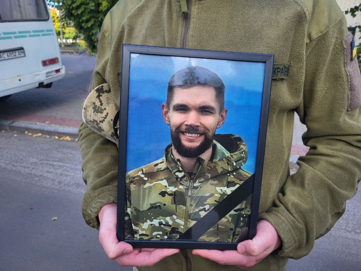 Ще одне серце перестало битися за Україну: на Волині попрощалися з командиром підрозділу ЗСУ Леонідом Семенюком