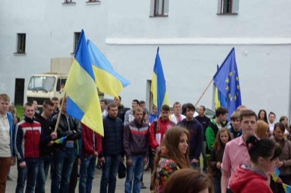 Патріотичний флешмоб луцьких студентів. ФОТО