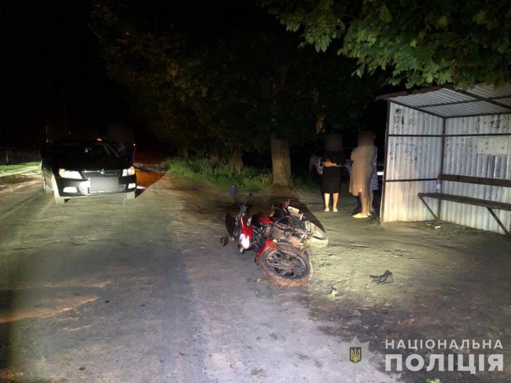 На Волині зіткнулися авто та мотоцикл: постраждали двоє людей