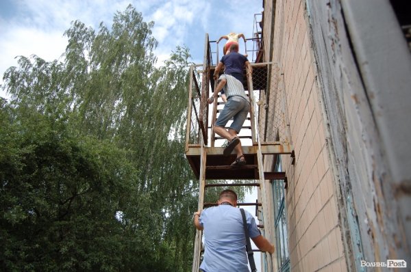 Депутати підіймають на дах