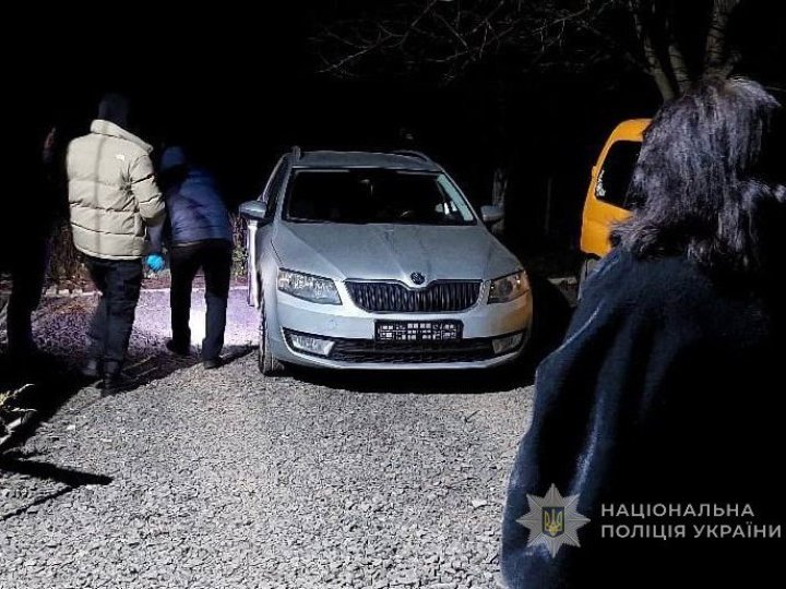 Автоугон по-волинськи: «підрізали», заблокували рух, викинули водія і зникли