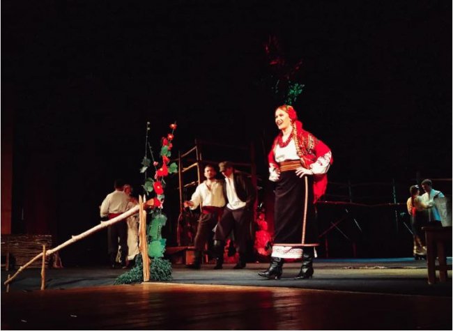 Луцькі пенсіонери безкоштовно переглянули виставу «Безталанна». ФОТО