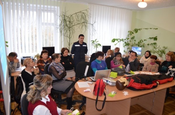 Луцьких педагогів навчали як діяти у надзвичайних ситуаціях. ФОТО