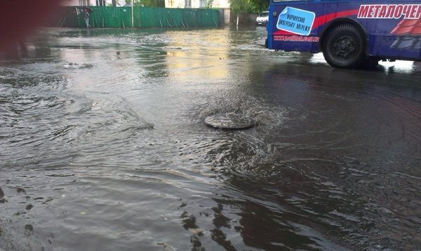 Злива перетворила Житомир на озеро. ФОТО. ВІДЕО