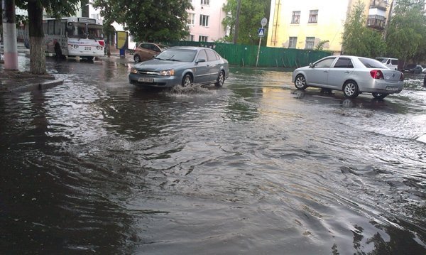 Злива перетворила Житомир на озеро. ФОТО. ВІДЕО