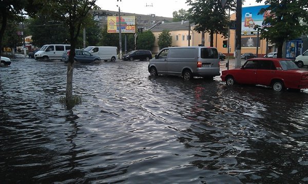 Злива перетворила Житомир на озеро. ФОТО. ВІДЕО