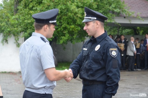 У Луцьку поліцейські отримали нові погони і звання. ФОТО
