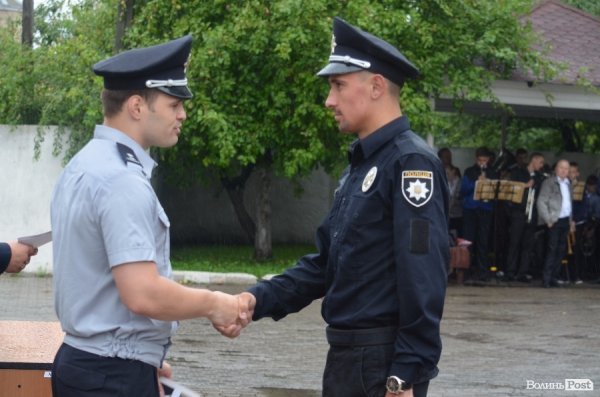 У Луцьку поліцейські отримали нові погони і звання. ФОТО