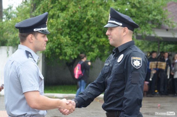 У Луцьку поліцейські отримали нові погони і звання. ФОТО