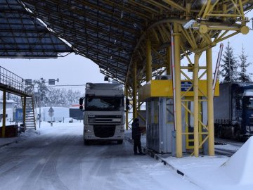 Кордон перетнули 463 вантажівки: як працює пункт пропуску «Ягодин-Дорогуськ»