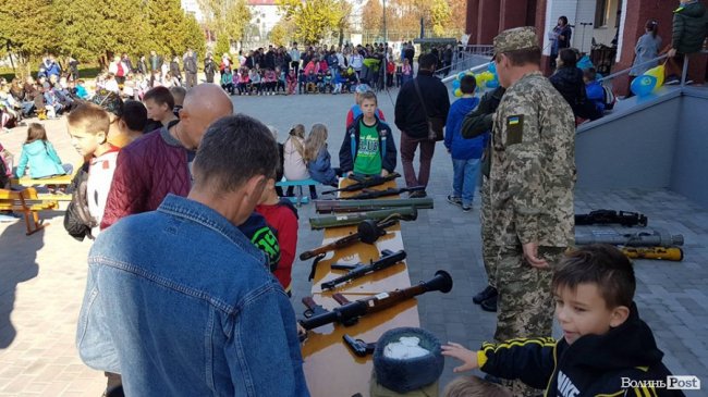 Як у луцькій школі №22 відзначали патріотичне свято. ФОТО