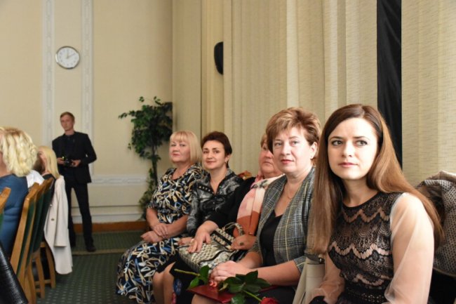 У Луцьку кращих фармацевтів привітали грамотами та квітами. ФОТО