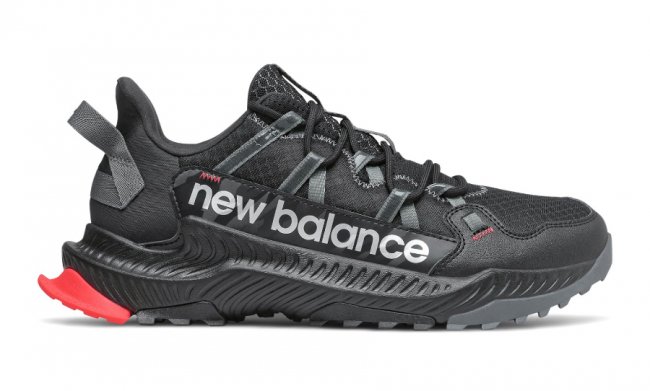 З чим носити кросівки на грубій підошві*