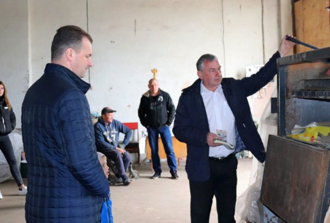 У місті на Волині роздавали подарунки наймолодшим мешканцям, що сортують сміття