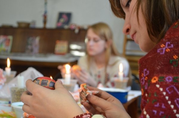 Як у Луцьку вчилися малювати волинські писанки. ФОТО