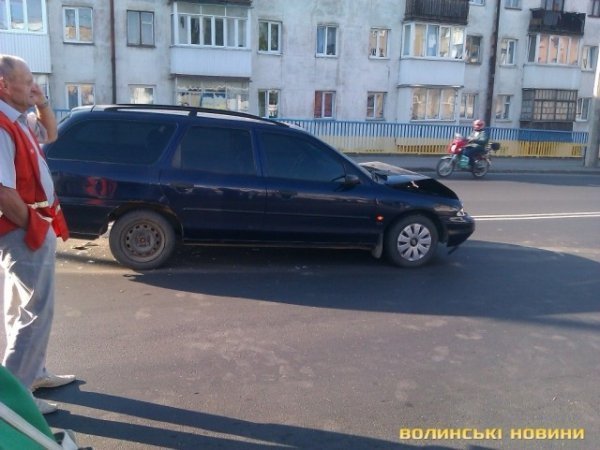 Аварія в Луцьку: авто стояли в заторі. ФОТО