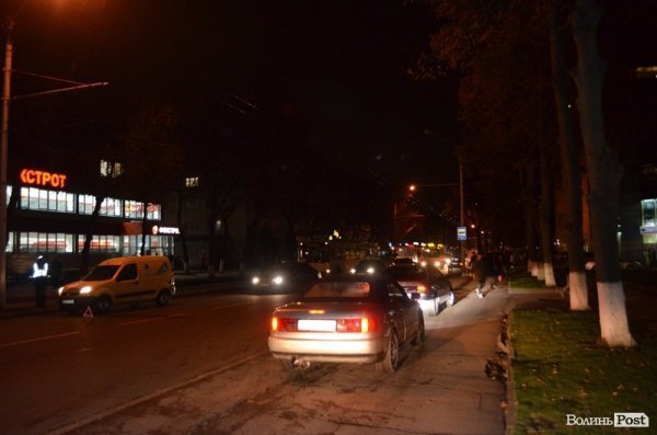 Аварія у Луцьку: в маршрутки відлетіло колесо. ФОТО