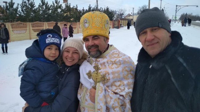 У селі під Луцьком створили ланцюг єднання: громада церкви УПЦ МП не прийшла. ФОТО