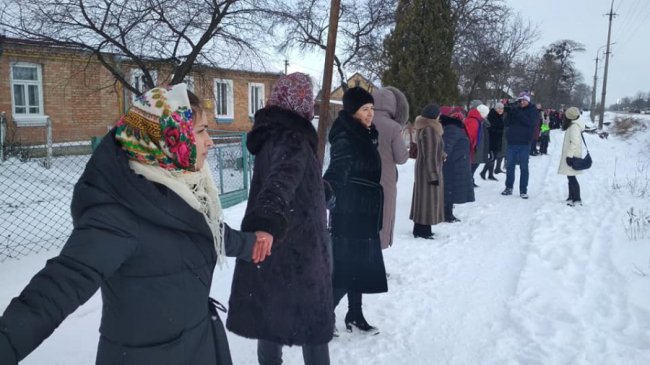 У селі під Луцьком створили ланцюг єднання: громада церкви УПЦ МП не прийшла. ФОТО