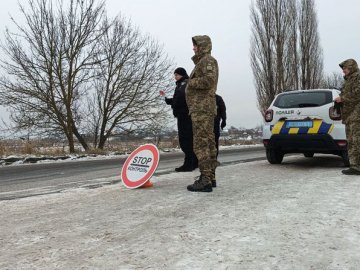 У місті на Волині представники ТЦК зупиняли водіїв та перевіряли авто: як реагували керманичі