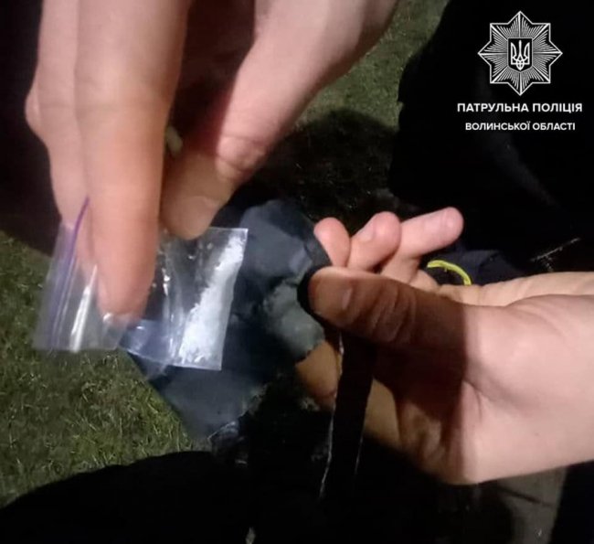 У 19-річного водія у Луцьку поліцейські знайшли наркотики. ФОТО