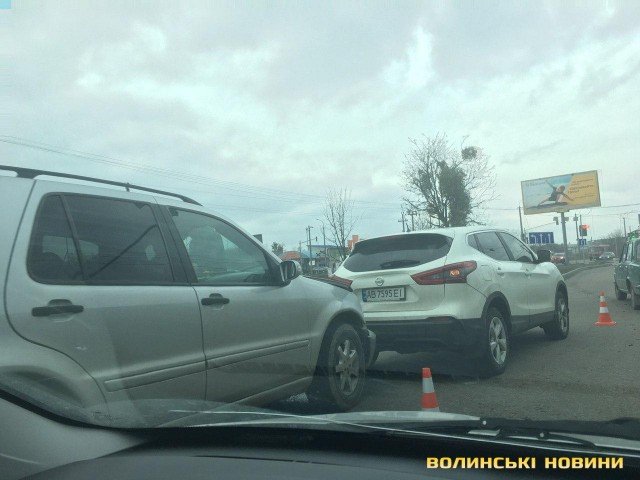 У Луцьку через аварію на Карпенка-Карого – великий затор. ФОТО
