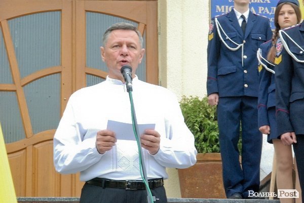 Біля Луцькради підняли Державний Прапор. ФОТО
