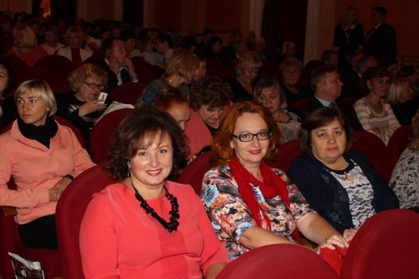 У Луцьку освітян привітали зі святом. ФОТО